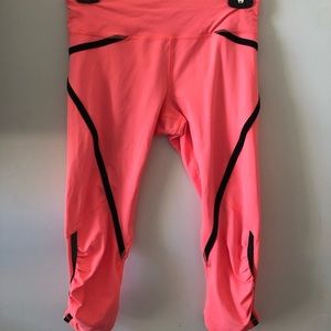 Lululemon low rise crop 17’’ leggings.